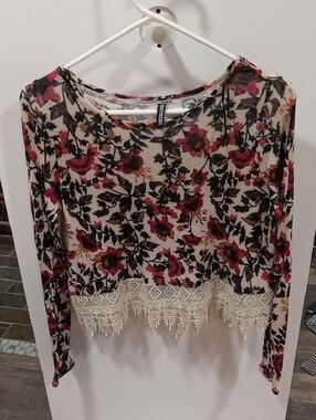 (524) Sadie & Sage Cream Floral Lace-Hem Long Sleeve Top - Pink/Black